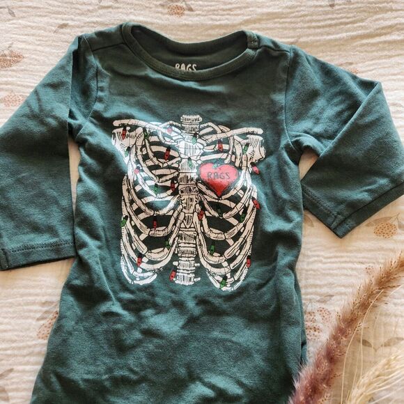 RAGS Green Romper with Peek a Boo Bottom Rib Cage with Heart&Lights Print 0-3mos - Picture 2 of 3